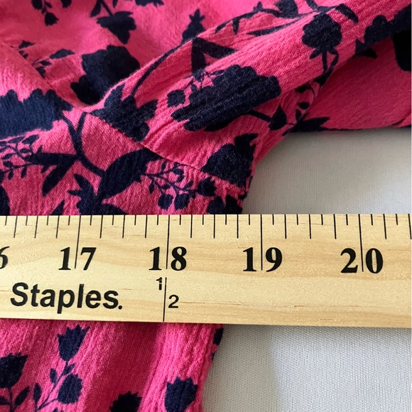 St. John's Bay Pink and Dark Navy Floral Blouse Size Small - Picture 9 of 10